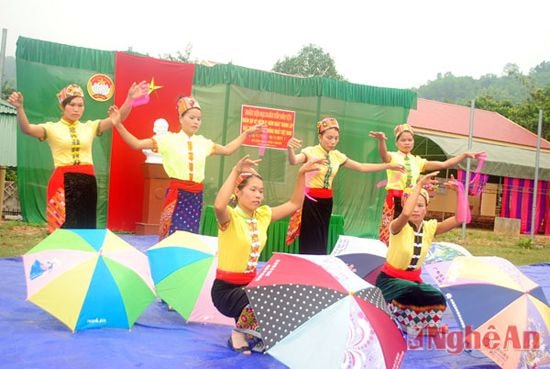 Tiết mục múa chào mừng ngày hội của những người chuyên nghề nương rẫy