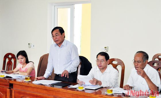 Ông Nguyễn Văn Huy - Chủ tịch UBMTTQ tỉnh, thành viên đoàn giám sát nêu vấn đề quản lý giá cả đối với các lọai hình kinh doanh dịch vụ trên địa bàn 