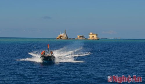     Điểm B, đảo Đá Tây (Quần đảo Trường Sa) nhìn từ xa. Ảnh: N.Khoa
