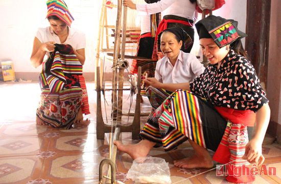 Dệt thổ cẩm ở Nghĩa Thịnh – nét văn hóa đặc sắc của người dân tộc Thái ở Nghĩa Đàn.