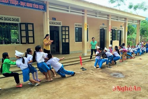 Trò chơi kéo co luôn thể hiện tinh thần đoàn kết, gắn bó