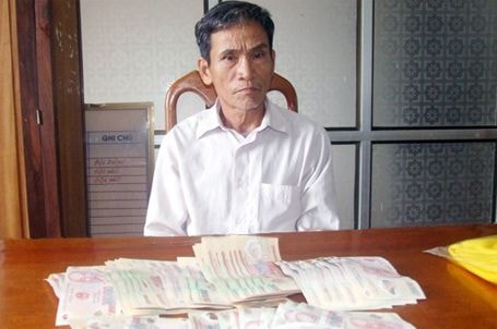 Đối tượng Nguyễn Văn Hợi cùng tang vật tại cơ quan Công an