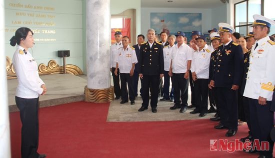 Đoàn CCB thăm bảo tàng hải quân.