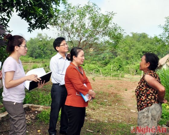 Đoàn công tác HĐND tỉnh trực tiếp khảo sát về quy trình bình xét hộ nghèo chính đối tượng hộ nghèo