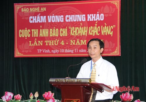 Đồng chí Trần Văn Hùng - Phó Tổng Biên tập Báo Nghệ An, Phó Ban Tổ chức giải phát biểu khai mạc vòng chấm chung khảo cuộc thi.