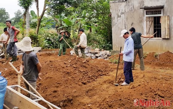 Khởi công làm nhà tình nghĩa cho bà Cao Thị Đỏ