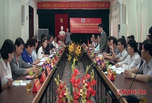 Toàn cảnh buổi làm việc.