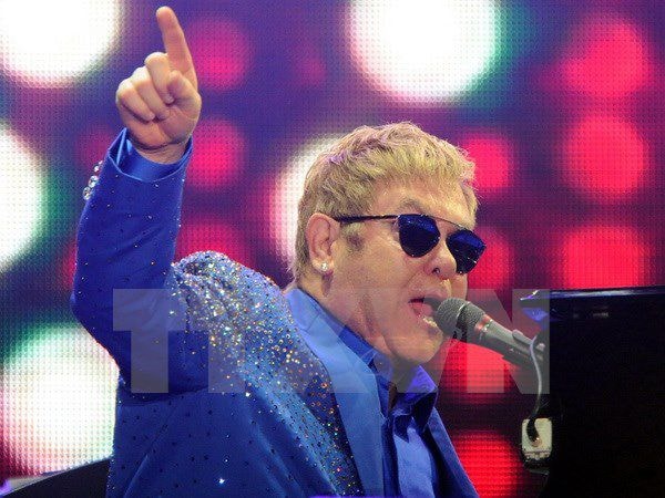  Ca sỹ kiêm nhạc sỹ người Anh Elton John trong một buổi biểu diễn tại Rio de Janeiro, Brazil ngày 20/9. (Nguồn: AFP/TTXVN)