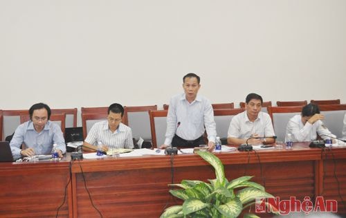 Ông Đỗ Hồng Thái, Phó Cục Trưởng Cục Hàng Hải Việt Nam trao đổi ý kiến tại buổi làm việc