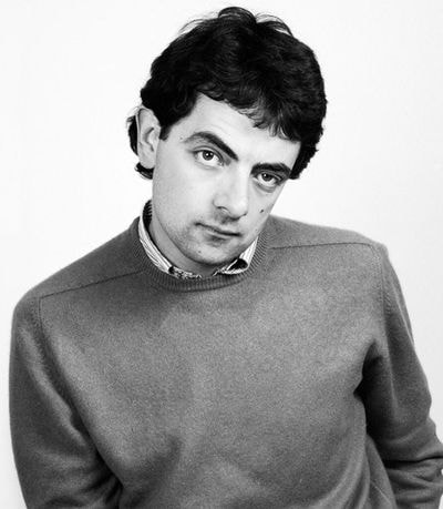 Rowan Atkinson sinh năm 1955. Ông bắt đầu được biết đến khi tham gia loạt phim hài đình đám trên truyền hình - 