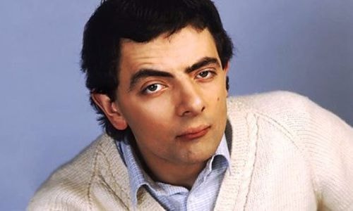 Rowan Atkinson từng có quan hệ nồng thắm với diễn viên Leslie Ash trước khi làm đám cưới với chuyên gia trang điểm Sunetra Sastry vào tháng 2/1990. Họ kết hôn trong phòng trà Russian Tea ở New York (Mỹ).