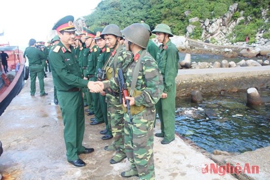 Cán bộ, chiến sỹ Đảo Mắt