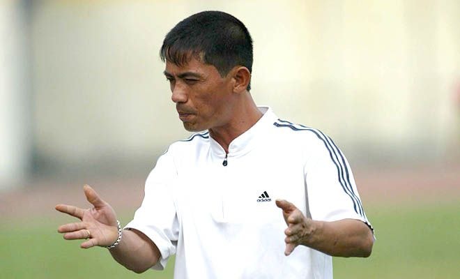HLV Văn Sỹ Hùng vẫn mơ một ngày làm HLV ở V-League. Ảnh: VSI