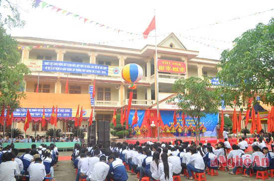 Toàn cảnh buổi lễ kỹ niệm 40 năm thành lập Trường THPT Quỳnh Lưu 3