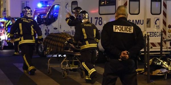 Khoảng 1000 người dân Pháp chịu tác động trực tiếp từ loạt vụ tấn công ở Paris