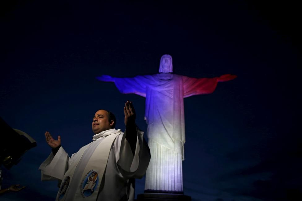 Tượng Chúa Cứu thế tại Rio de Janeiro, Brazil.