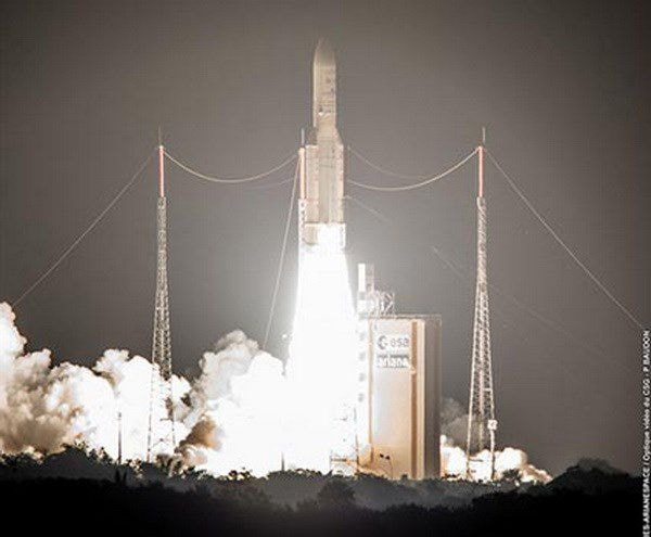 Ngày 11/11, Ấn Độ đã phóng thành công vệ tinh viễn thông GSAT-15 từ bãi phóng Kourou ở Guyana (lãnh thổ thuộc Pháp tại Nam Mỹ), bằng tên lửa Ariane-5, một trong những tên lửa lớn nhất thế giới.