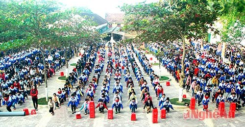 Đồng diễn thể dục ở Trường THPT Đô Lương II. Ảnh: Lương Mai