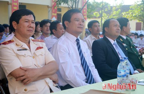 Lãnh đạo Ban Dân vận Tỉnh ủy, huyện Yên Thành tham dự buổi lễ.
