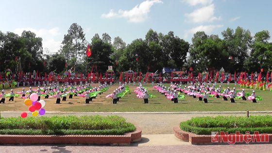 Các em học sinh trong ngày hội trường.