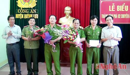 Lãnh đạo huyện Quỳnh Lưu tặng hoa, khen thưởng 2 chuyên án