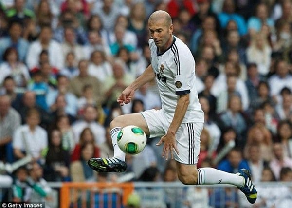  Phong cách chơi bóng hào hoa của Zidane đã chinh phục trái tim của người hâm mộ