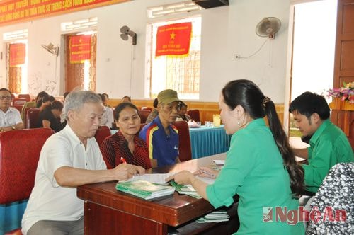 Ngân hàng CSXH huyện Đô Lương giải ngân vốn vay cho các hộ dân tại địa bàn Thị trấn Đô Lương