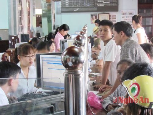 Ngân hàng nông nghiệp Thị xã Thái Hòa giải ngân vốn vay cho các hộ dân trên địa bàn