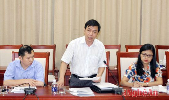 Đồng chí Lê Đình Lý, phó giám đốc Sở Nội vụ nêu ý kiến về đề xuất tăng biên chế cho Sở Tư pháp