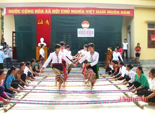 Tiết mục nhảy sạp chào mừng ngày hội đại đoàn kết