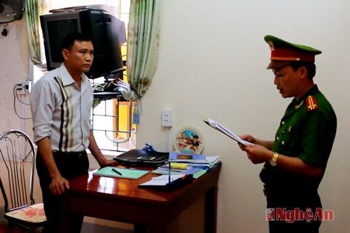 Đọc lệnh bắt tạm giam đối với ông Nguyễn Hữu Dương