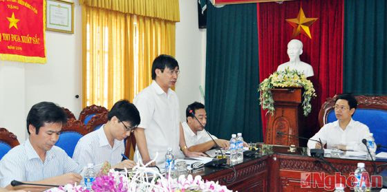 Phó Giám đốc Sở NN & PTNT Nguyễn Văn Lập báo cáo kết quả sau hơn 1 năm thực hiện Nghị quyết 125 của HĐND tỉnh