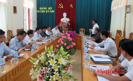 Toàn cảnh buổi làm việc.