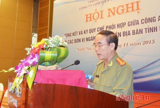 Đại tá Ngô Xuân Đề - Trưởng phòng An ninh kinh tế, Công an tỉnh báo cáo dự thảo quy chế phối hợp mới.