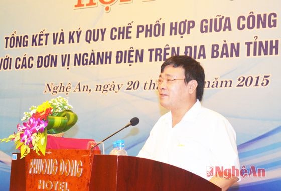 Đại diện lãnh đạo Công ty lưới điện cao thế miền Bắc phát biểu tại lễ tổng kết.