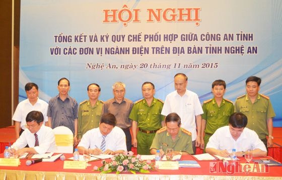 Công an tỉnh và các đơn vị ngành điện ký quy chế phối hợp mới.