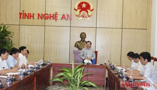 Đồng chí phó chủ tịch UBND tỉnh Đinh Viết Hồng chủ trì buổi làm việc