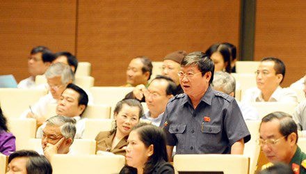 ĐB Lê Như Tiến (Quảng Trị) phát biểu tại hội trường. Ảnh: H. Long.