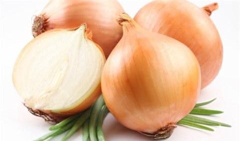  Hành tây là một trong những loại củ làm mờ vết thâm nám
