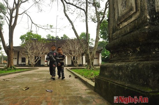 Đình làng Trung Cần (Nam Đàn) một thời là niềm tự hào của người dân, nay đang dần xuống cấp.