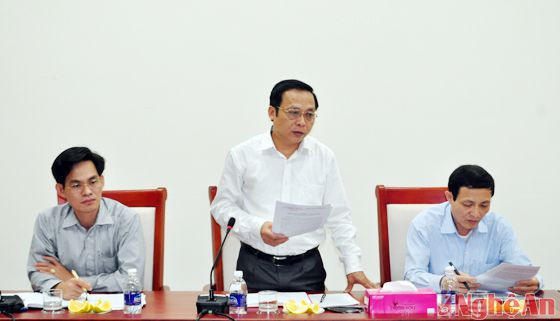 Đồng chí Nguyễn Quang Tùng - Phó Bí thư Đảng ủy Khối đề nghị hai bên cần tăng cường phối hợp các hoạt động nâng cao năng lực, ý thức trách nhiệm và đạo đức công vụ của cán bộ, đảng viên và công chức