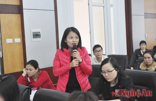 Chị Mai Thị Thảo, Công ty CP ĐT-XD-TM- XNK Việt Anh băn khoăm về hóa đơn sau khi nhập hàng.