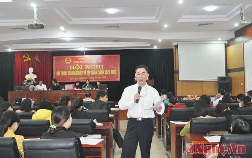 Ông Hà Lê Dũng, Phó Cục Trưởng Cục thuế Nghệ An giải đáp các vướng mắc của doanh nghiệp về chính sách thuế