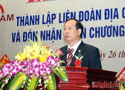 Đồng chí Lê Xuân Lợi - Bí thư Đảng ủy, Liên đoàn trưởng Liên đoàn địa chất Bắc Trung Bộ trình bày diễn văn kỷ niệm.