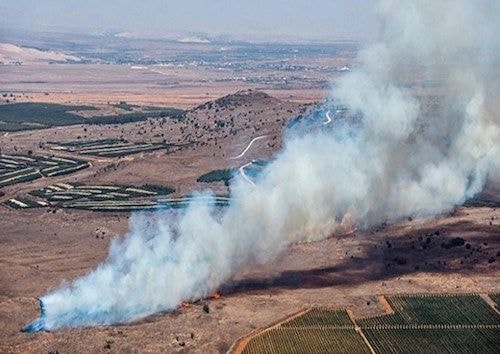 Máy bay Su-24 rơi xuống lãnh thổ Syria, cách biên giới Thổ Nhĩ Kỳ 4km. Ảnh: EPA