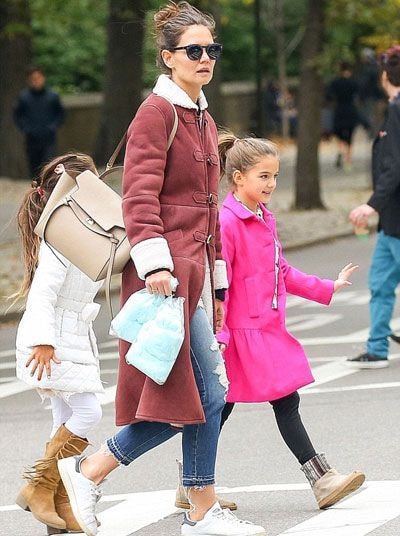  Suri Cruise đã 9 tuổi, thường được mẹ đưa đi học, đi chơi cùng bạn bè. Ảnh: Xposure.