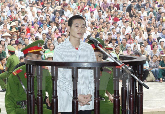 Tòa án Nhân dân tỉnh Yên Bái xét xử bị cáo Đặng Văn Hùng vì tội giết người. (Ảnh: Thế Duyệt/TTXVN)