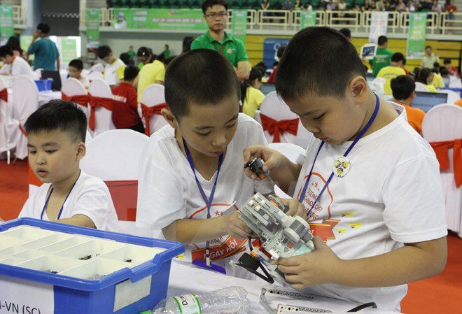 Thi lắp ráp robot