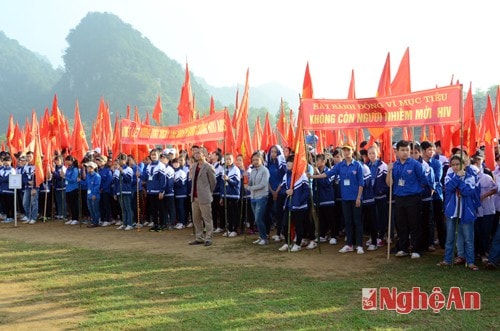 Và đông đảo các tầng lớp nhân dân trên địa bàn huyện.