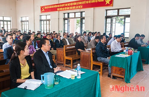 Các đại biểu và cứ tri thị xã 